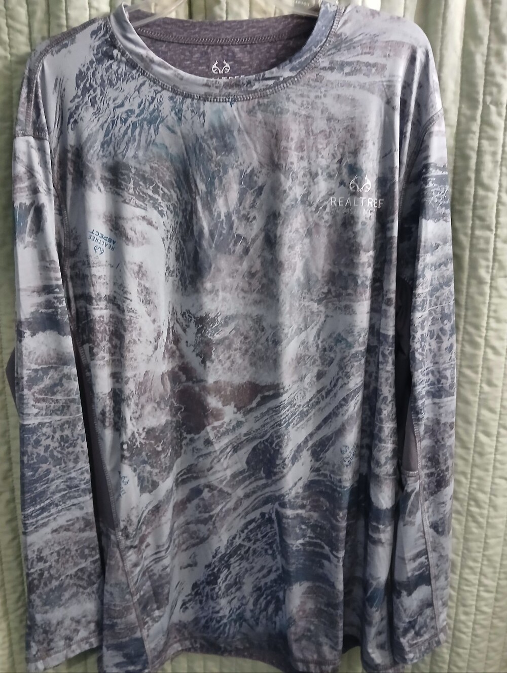 Realtree Aspect Men's 2XL Gray,Green, & Black Camo LS Performance Tee.    FF#484
